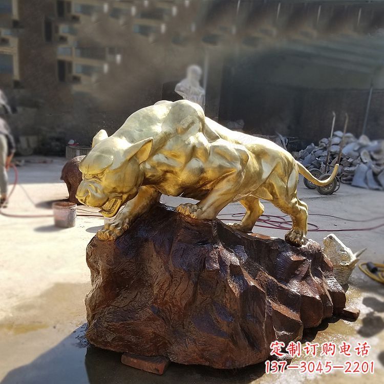 大同铸铜雕刻的豹子公园景区情景动物雕塑