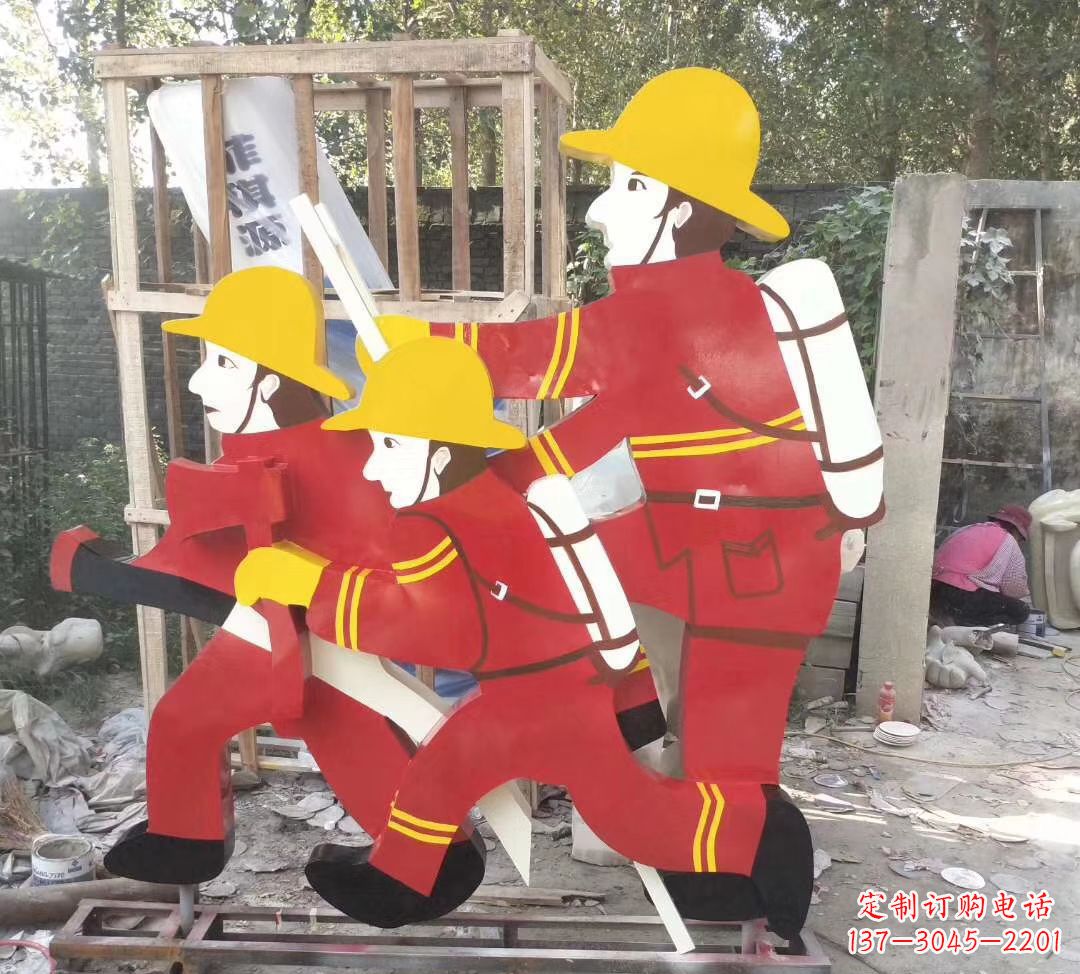 大同玻璃钢动漫消防员 园林景观雕塑