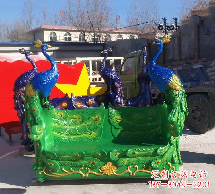 大同玻璃钢孔雀雕塑给您带来精美的艺术体验