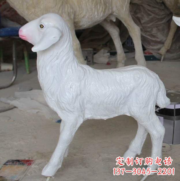 大同玻璃钢雕刻的羊雕塑——艺术的精美表达