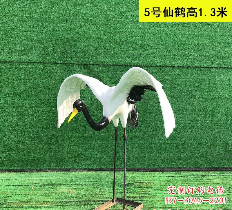 大同玻璃钢展翅仙鹤雕塑