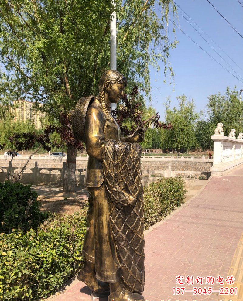 大同农家女人的铜雕之美
