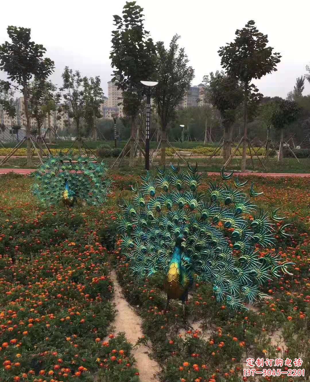 大同不锈钢彩绘孔雀开屏雕塑公园景观动物雕塑