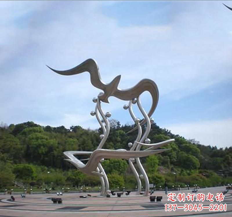 大同大雁展翅飞越城市圆环