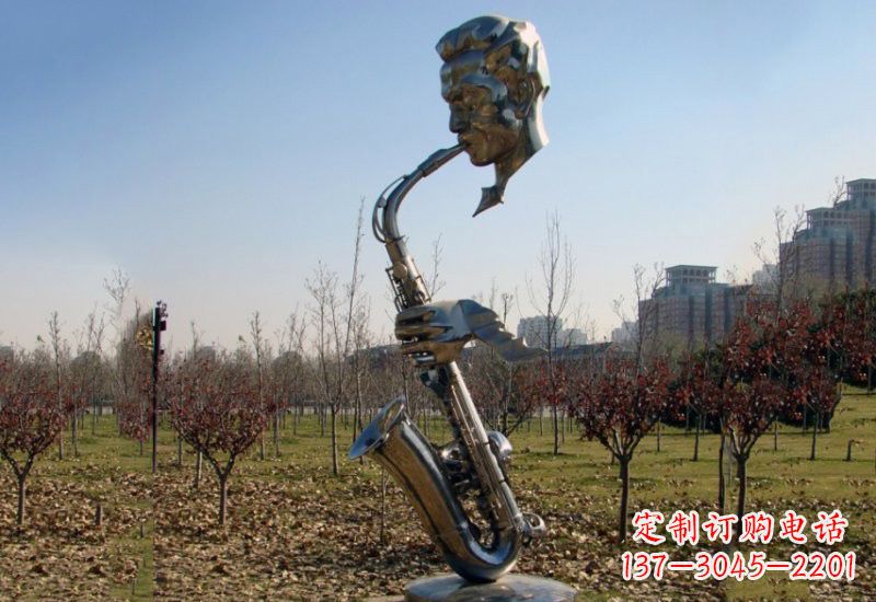 大同静谧而神秘的不锈钢萨克斯雕塑