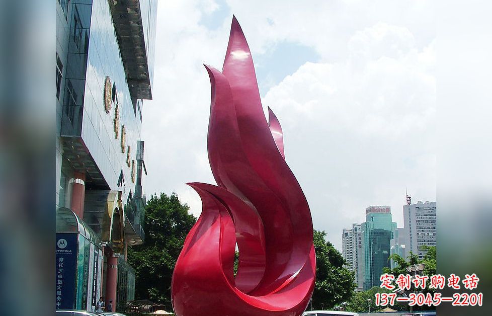 大同孔雀广场的不锈钢雕塑
