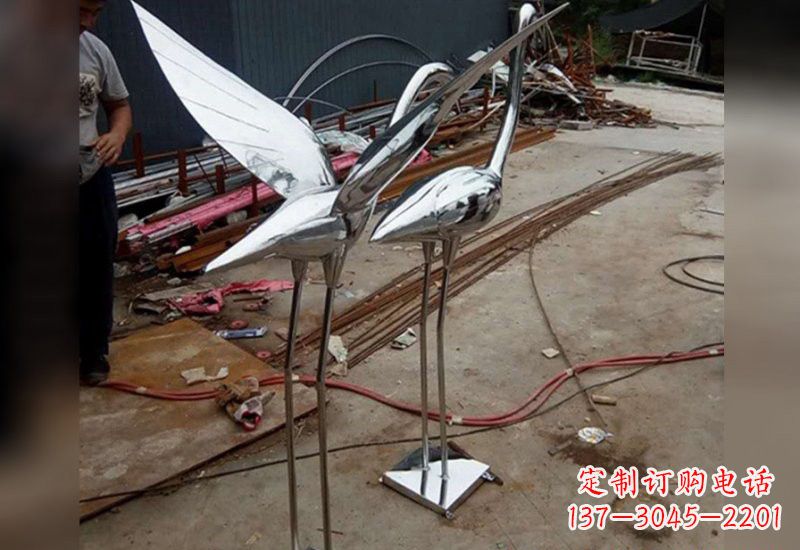 大同不锈钢仙鹤雕塑象征着美丽与和谐