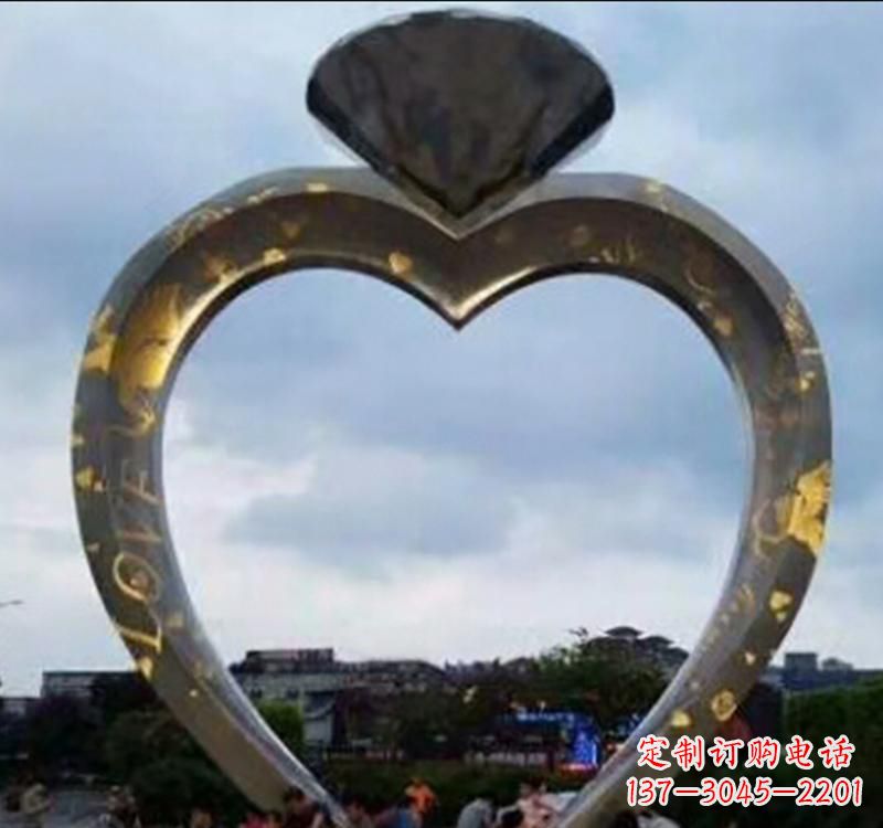 大同不锈钢创意戒指雕塑拥有独一无二的外观