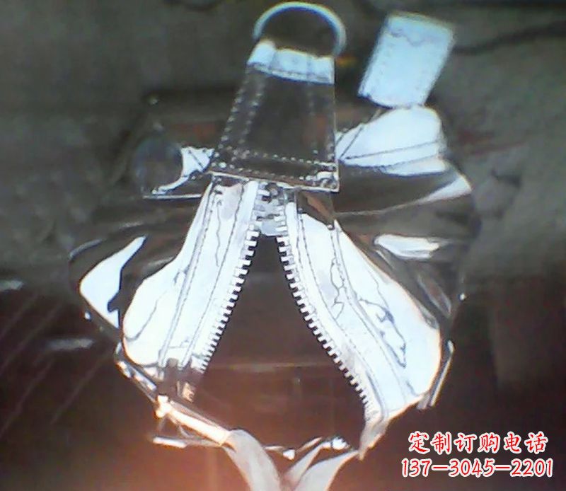 大同精美不锈钢手提包雕塑