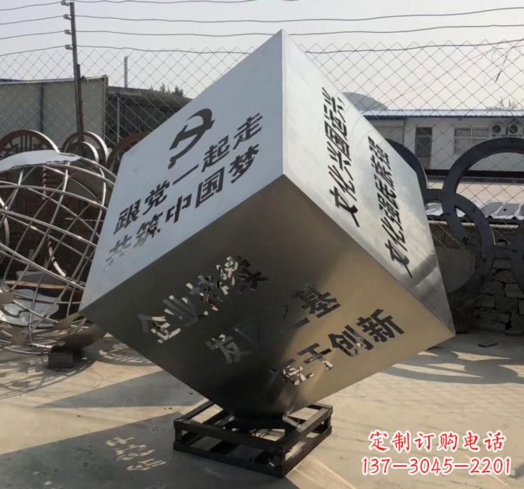 大同不锈钢灯饰魔方雕塑——精妙艺术