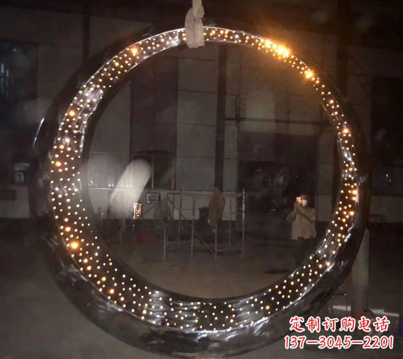 大同璀璨夜空,不锈钢发光月亮雕塑