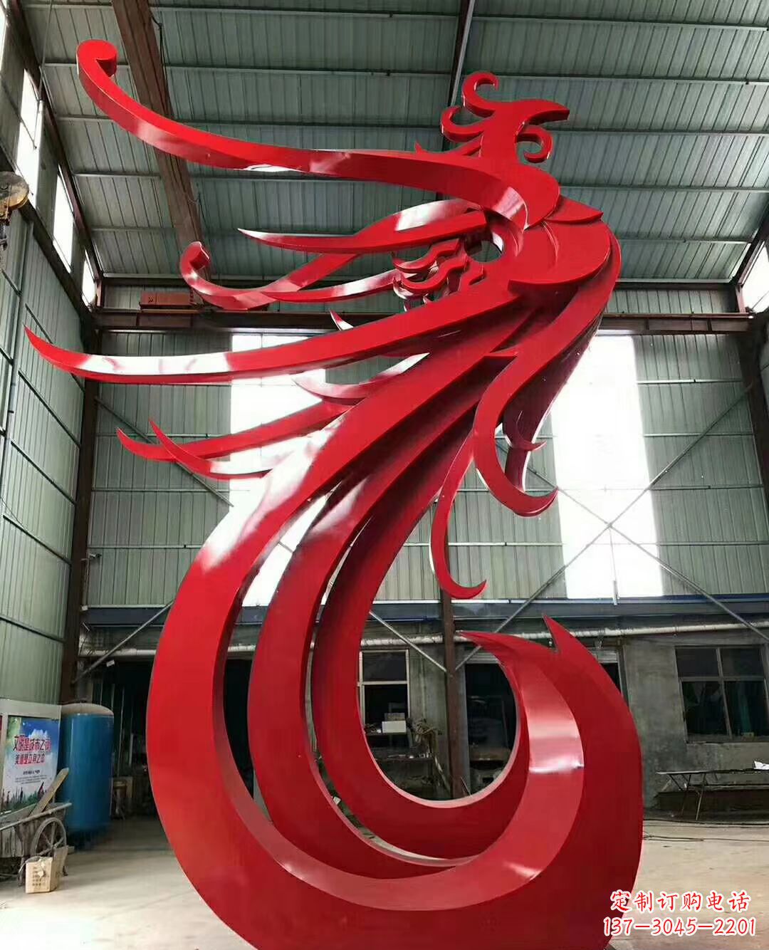 大同不锈钢凤凰雕塑象征着新生的力量