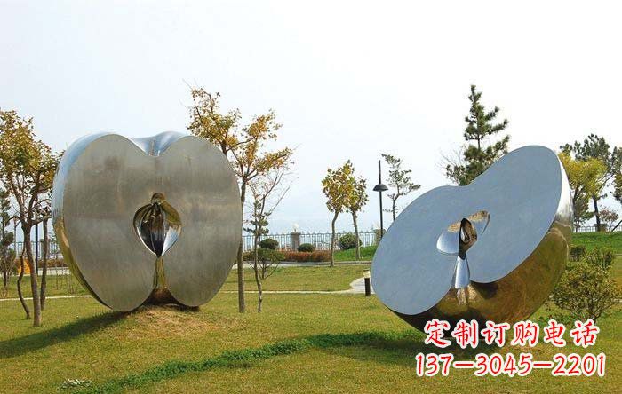大同不锈钢公园半块苹果雕塑