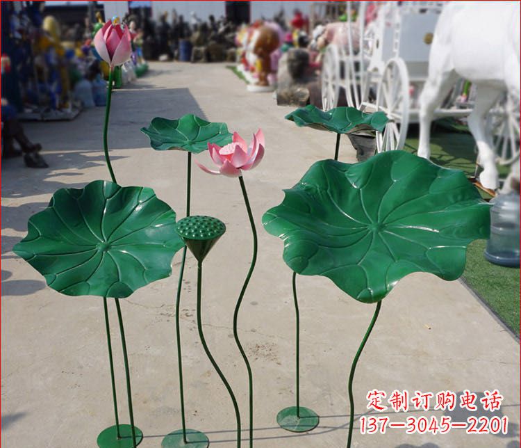 大同不锈钢荷花雕塑色彩斑斓美不胜收