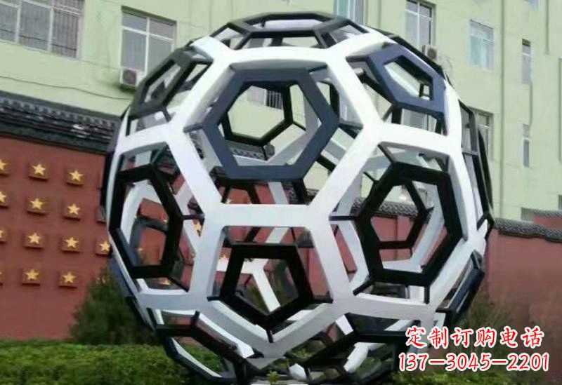 大同不锈钢公园的镂空足球雕塑
