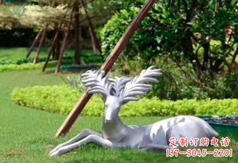 大同不锈钢公园大角鹿雕塑精致而美丽