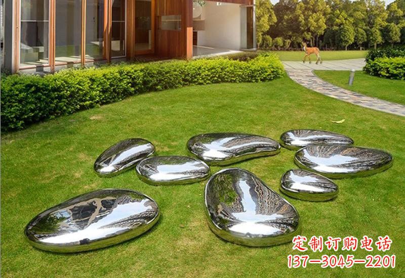 大同不锈钢公园的鹅卵石雕塑