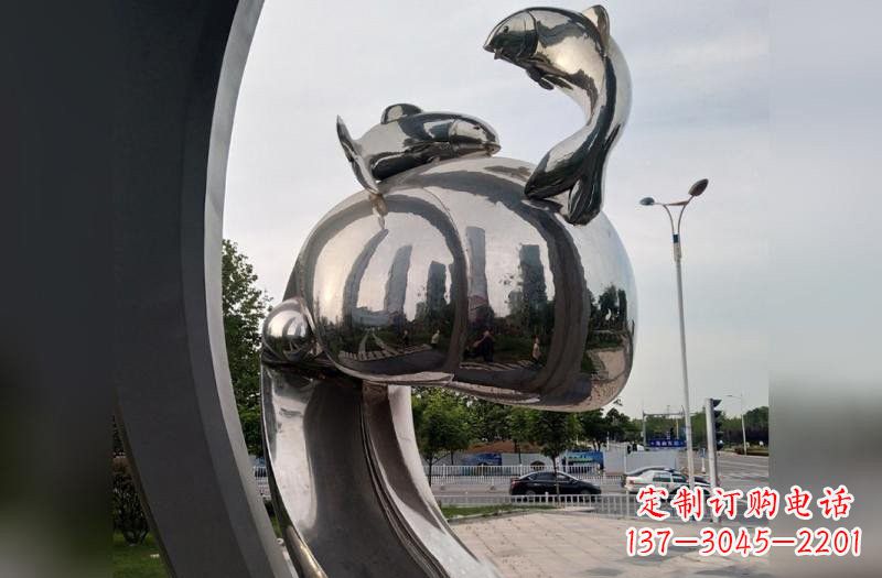 大同海浪下的海鸥雕塑