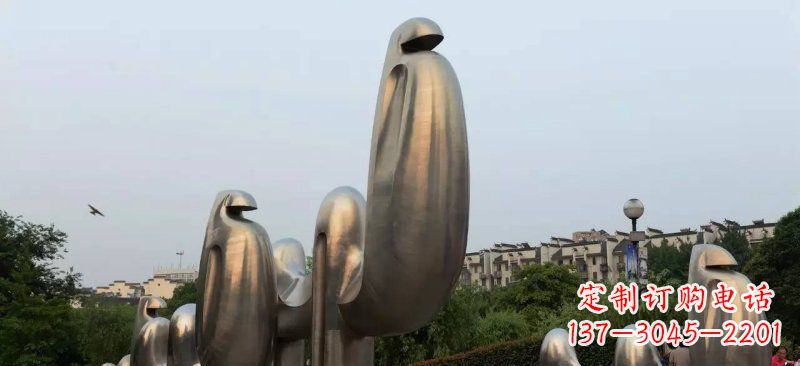 大同不锈钢广场上的骆驼雕塑