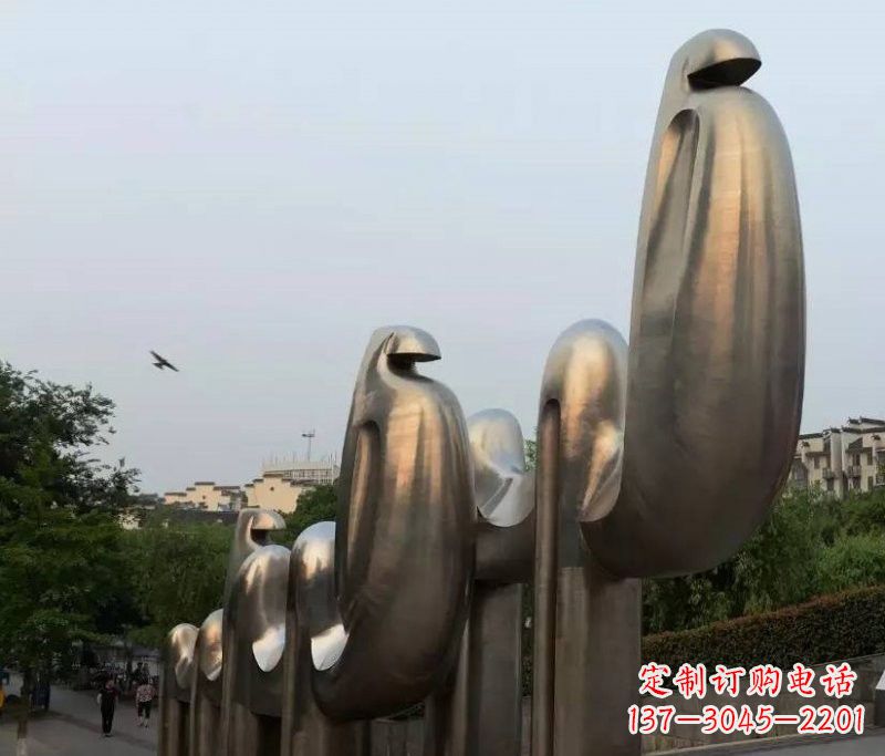 大同不锈钢广场抽象骆驼雕塑