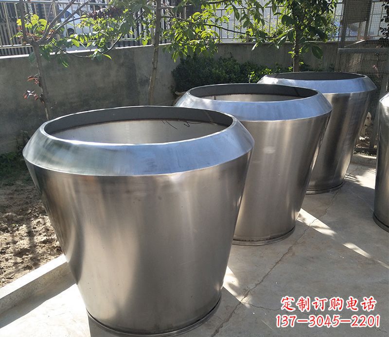 大同不锈钢花盆雕塑给你的家园增添一份独特的美