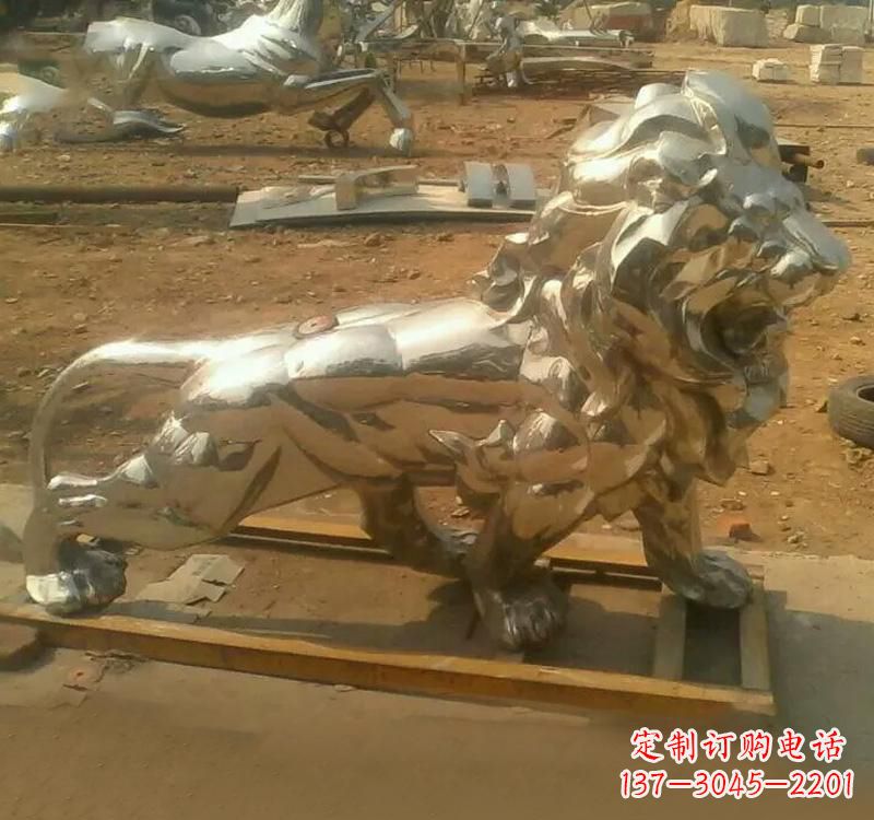 大同不锈钢狮子雕塑给空间增添生机