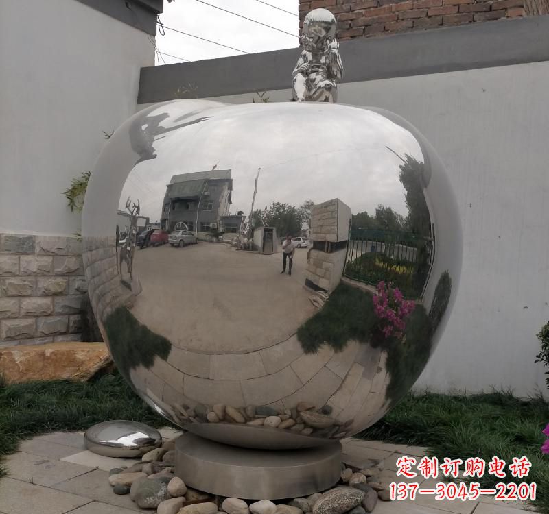 大同不锈钢金色苹果雕塑古典与现代的结合