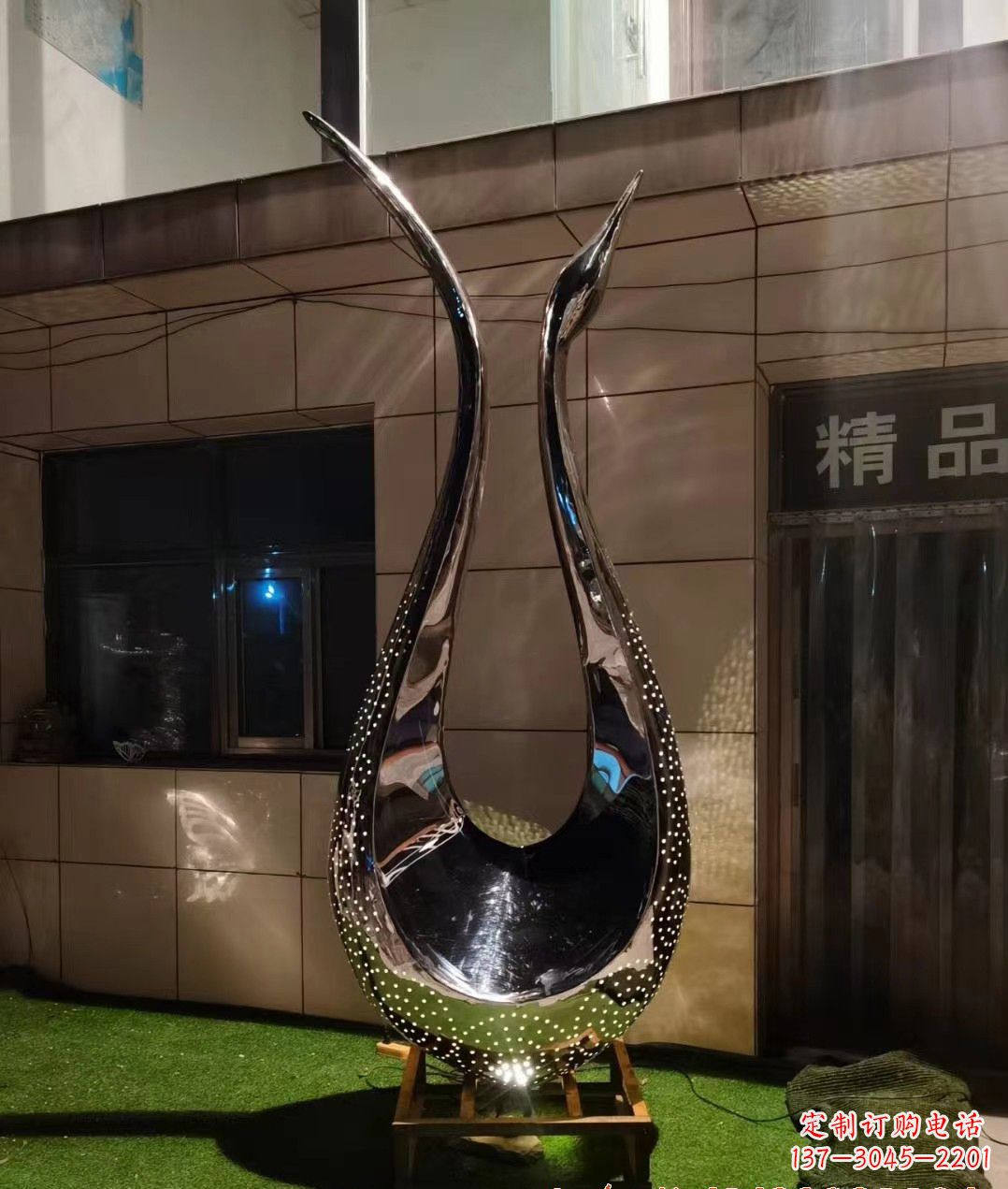 大同不锈钢镜面天鹅雕塑——象征着美丽与坚强