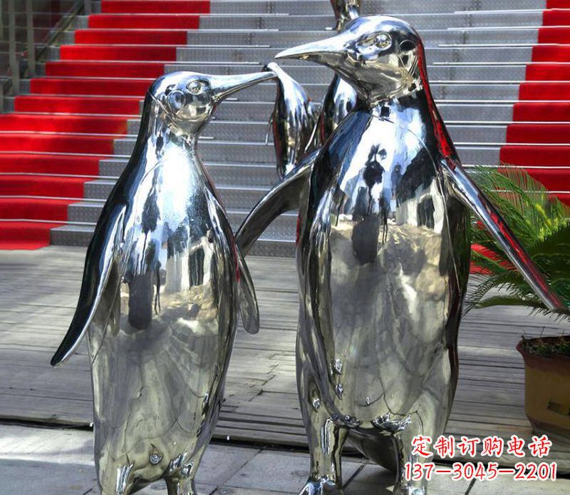 大同不锈钢企鹅雕塑传递着浓浓爱意