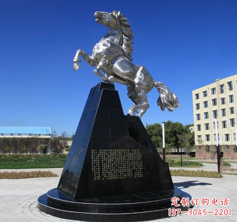 大同不锈钢企业广场上的马雕塑