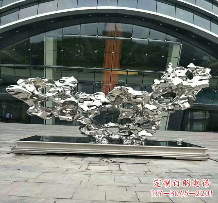 大同灵动的太湖石雕塑