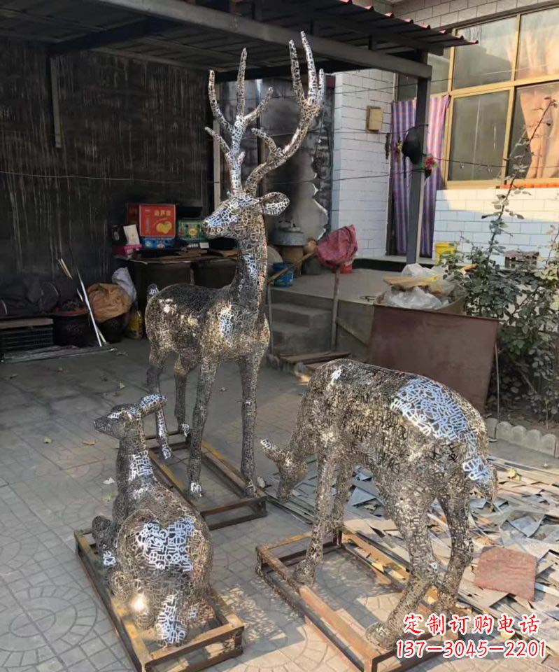 大同不锈钢庭院里的梅花鹿雕塑