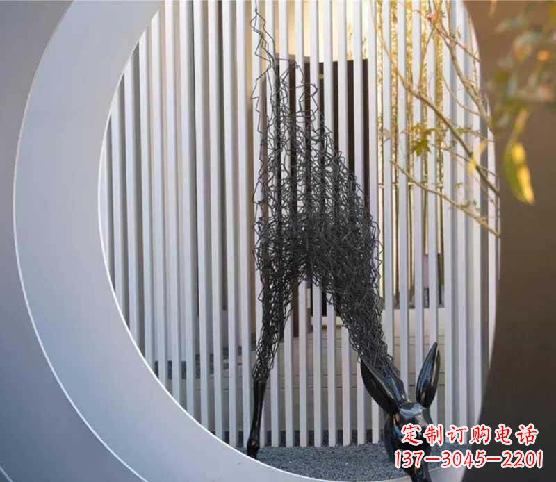 大同不锈钢小区的长颈鹿雕塑