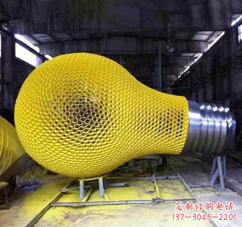 大同不锈钢灯泡雕塑精美而又抢眼