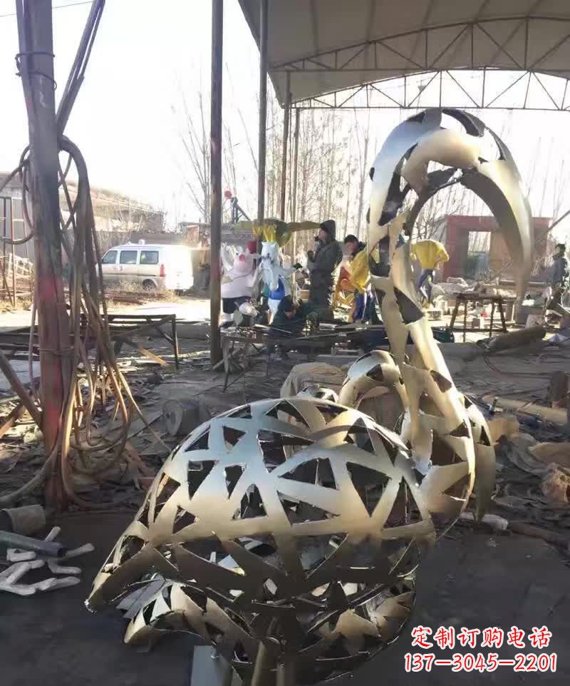 大同不锈钢园林镂空天鹅雕塑