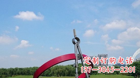 大同不锈钢圆规雕塑环绕着美景