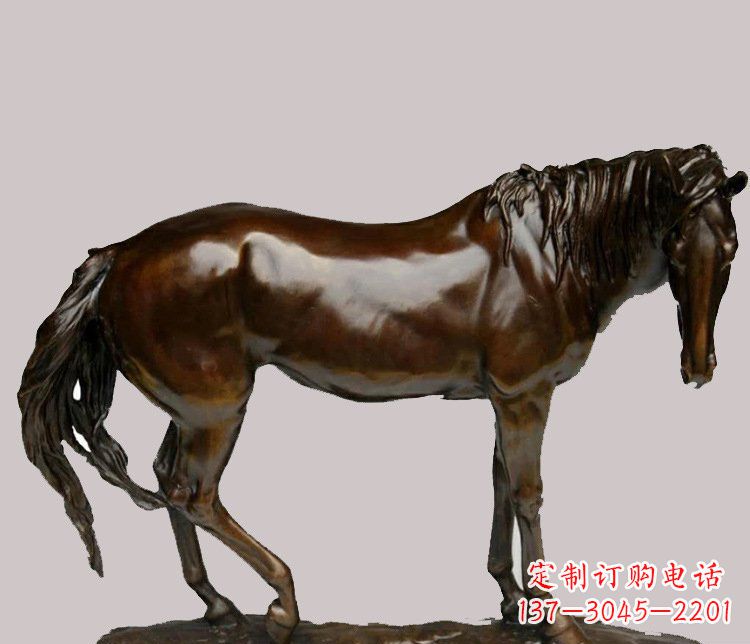 大同草原上的动物雕塑