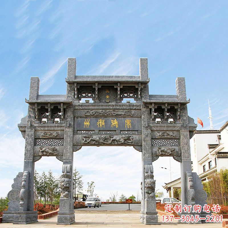 大同城市园林中精美的牌坊雕塑