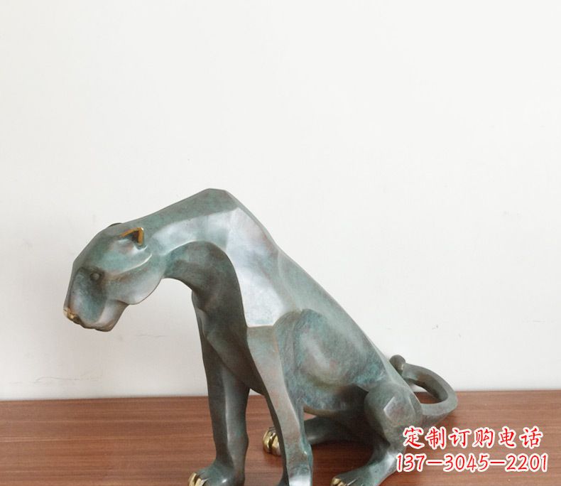 大同绚丽多彩的豹子动物铜雕