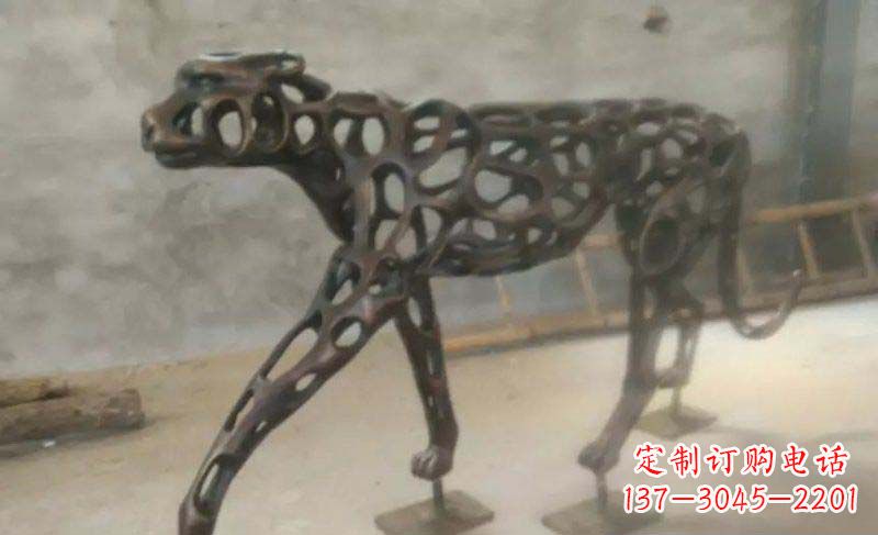 大同珍贵的豹雕塑——金钱豹公园的标志