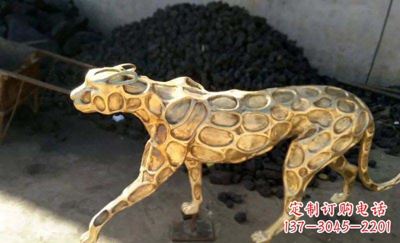 大同雄健的豹雕塑