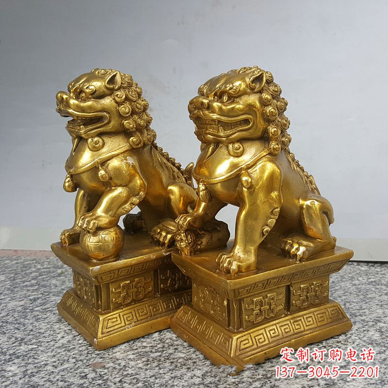 大同纯铜狮子雕塑,象征着中国历史文化