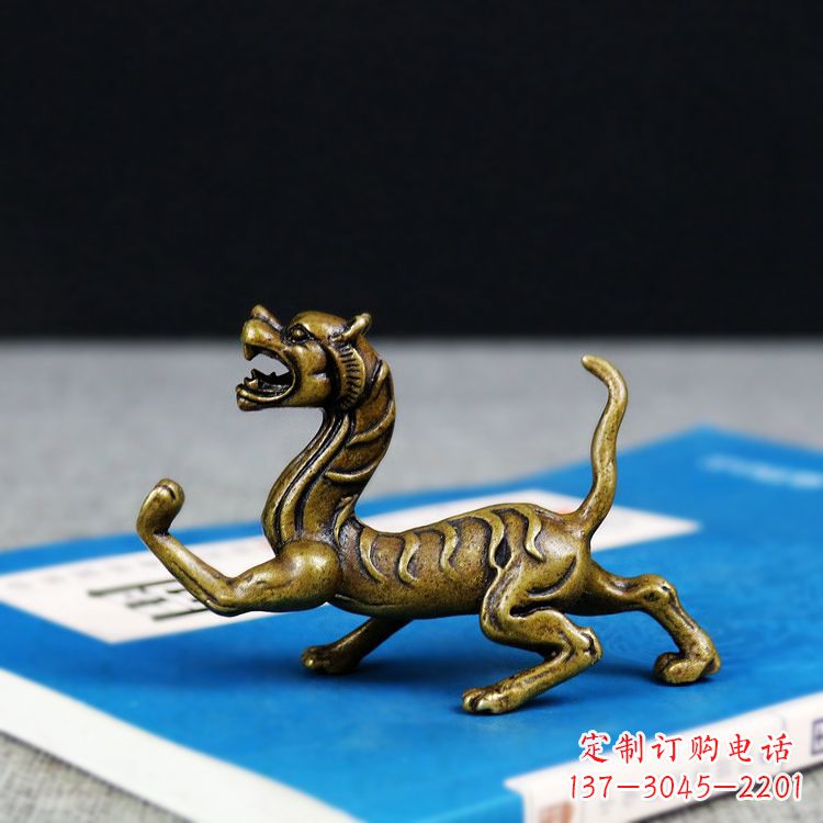 大同金色纯铜铸造的白虎雕塑