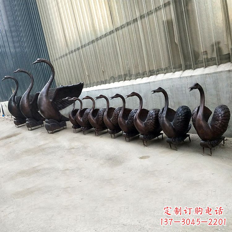 大同精致的铜质天鹅雕塑
