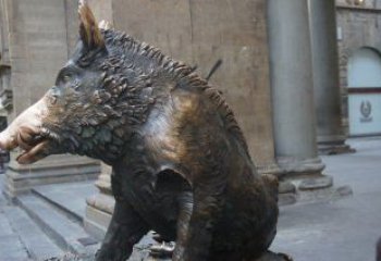 大同野猪雕塑给步行街带来美丽风景