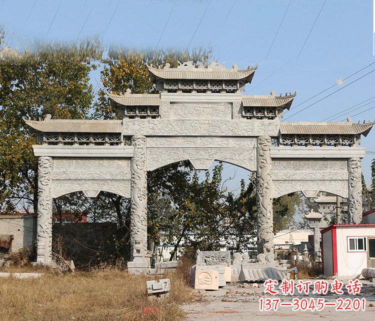 大同村镇门口的石雕牌坊展现精湛工艺