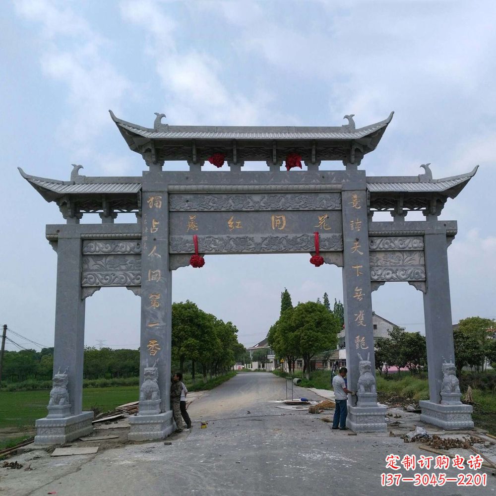 大同青石三门牌坊雕塑传承中国古典文化
