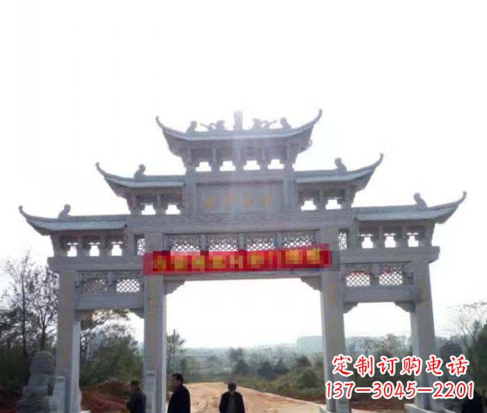 大同三门石雕牌楼古老而精美的雕塑