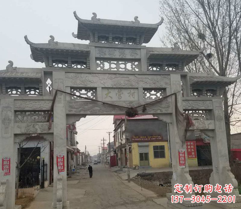 大同村庄三门石牌坊石雕传承古老文化