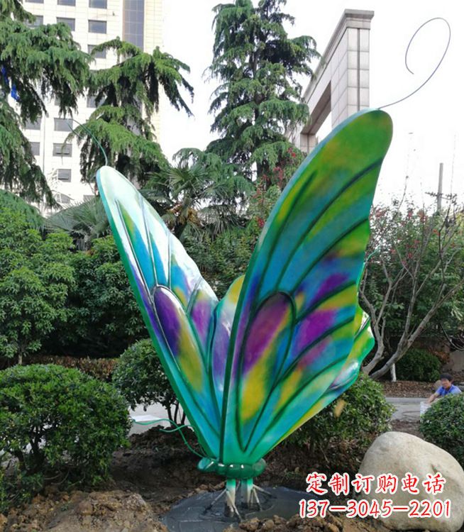 大同华丽璀璨的蝴蝶彩绘雕塑